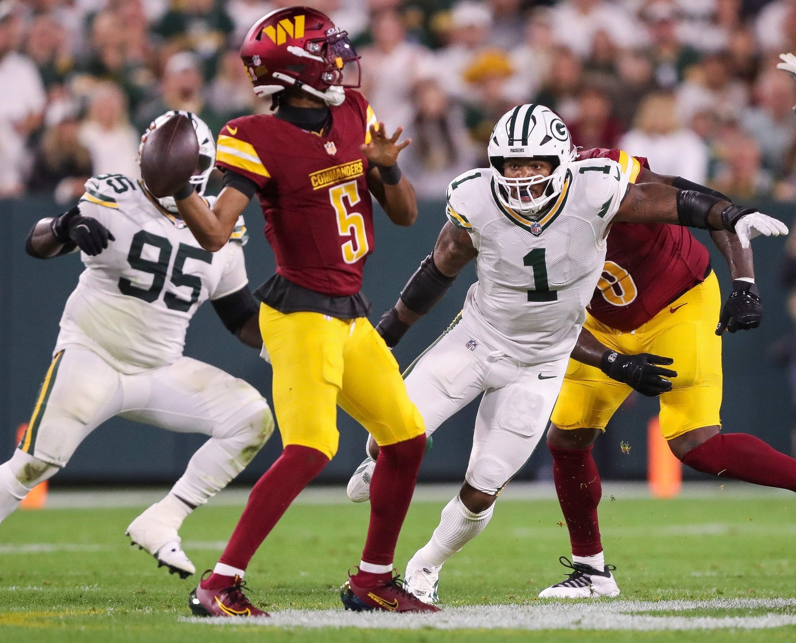 Green Bay Packers defensive end Micah Parsons (1)