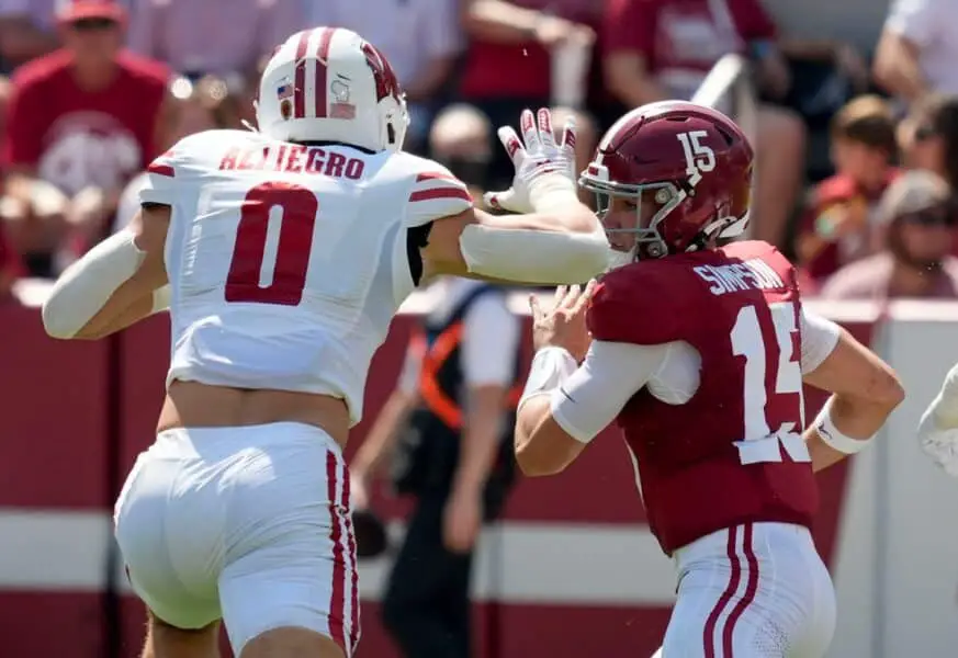 Star Badgers' Linebacker Held Back by Intriguing Statistic Through 4 Games 3 USATSI 27072568 168400517 lowres