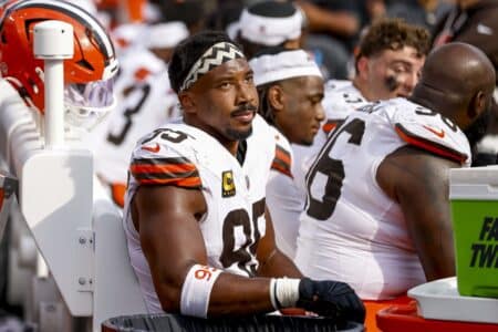 Myles Garrett turns heads with 3-word message before Packers-Browns Cleveland Browns defensive end Myles Garrett (95)