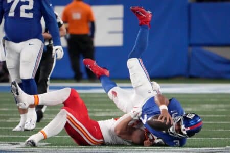 Former Badgers’ QB Benched Amid Hall of Fame Conversations, 0-3 Start Wisconsin Badgers