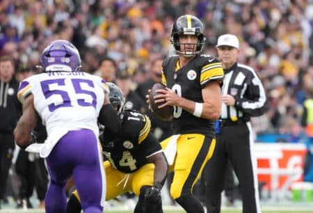 Aaron Rodgers, Aaron Jones spark Packers nostalgia with touching Week 4 scene Aaron Rodgers