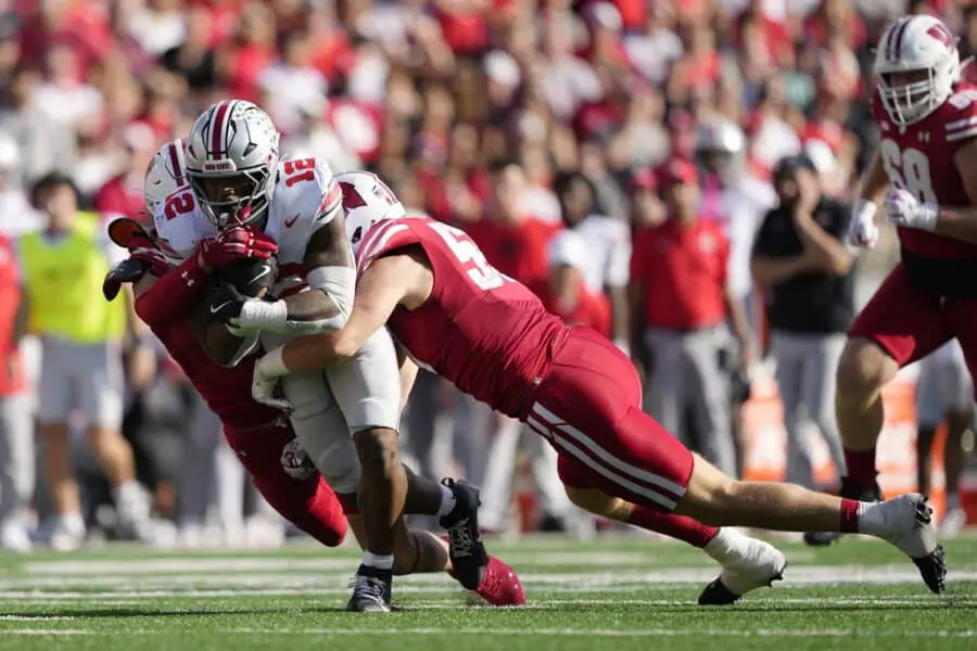 Strong Veteran Badgers' OLB set to return for 2026 season 1 Wisconsin Badgers