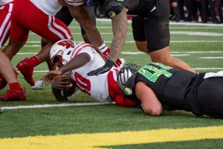 Strong New Wisconsin Badgers’ RB option emerges during 21-7 loss to Oregon Wisconsin Badgers