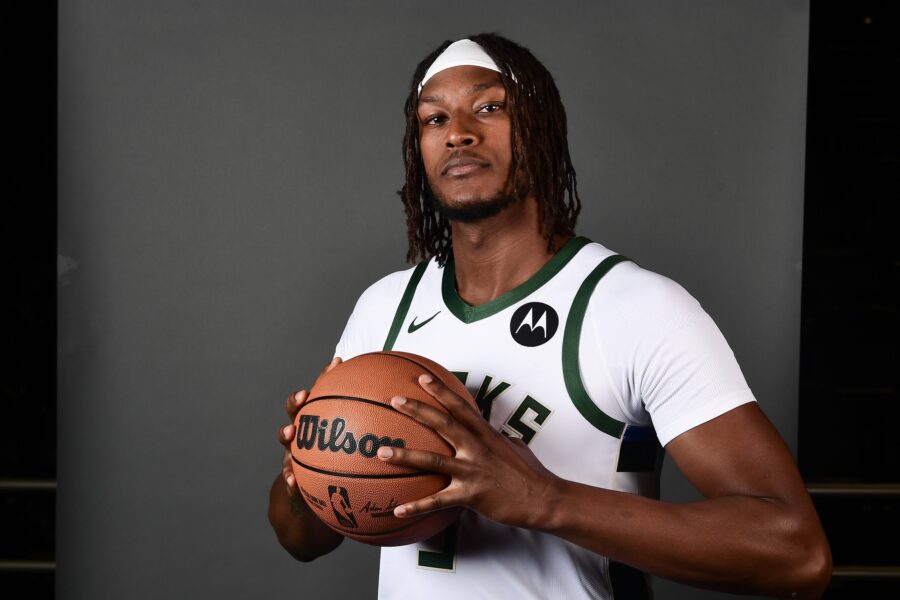 Injury-free Myles Turner could be Bucks’ X-Factor in Giannis Antetokounmpo's contract year 3 Sep 29, 2025; Milwaukee, WI, USA; Milwaukee Bucks center Myles Turner (3) poses for a picture during Milwaukee Bucks Media Day at the Fiserv Forum. Mandatory Credit: Benny Sieu-Imagn Images