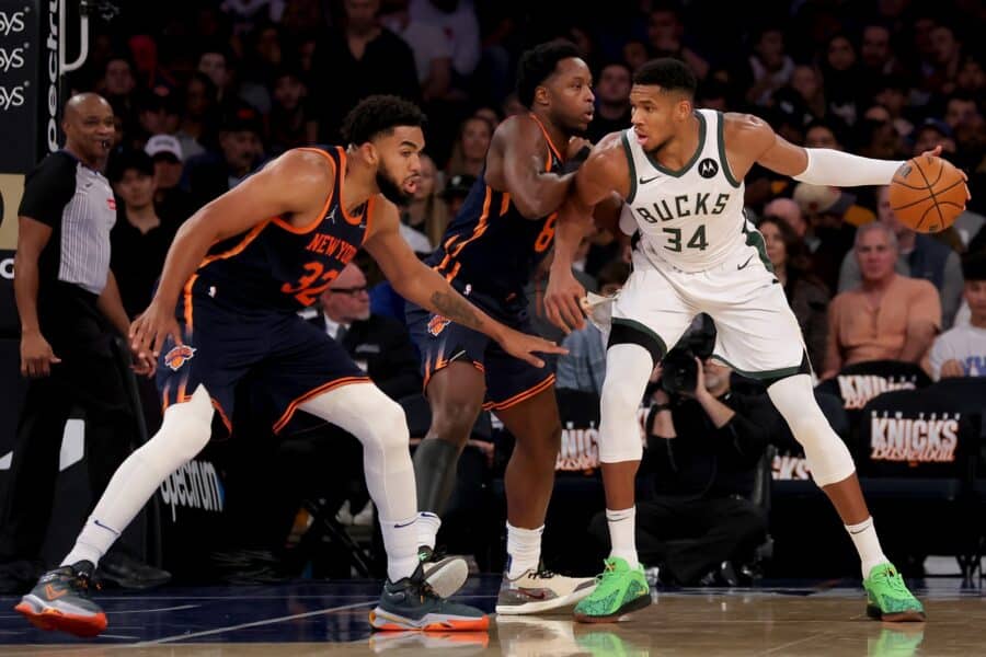 "He’s sick of the small market": Iman Shumpert alleges Giannis Antetokounmpo wants to leave the Bucks 1 Nov 8, 2024; New York, New York, USA; Milwaukee Bucks forward Giannis Antetokounmpo (34) controls the ball against New York Knicks forward OG Anunoby (8) and center Karl-Anthony Towns (32) during the third quarter at Madison Square Garden. Mandatory Credit: Brad Penner-Imagn Images