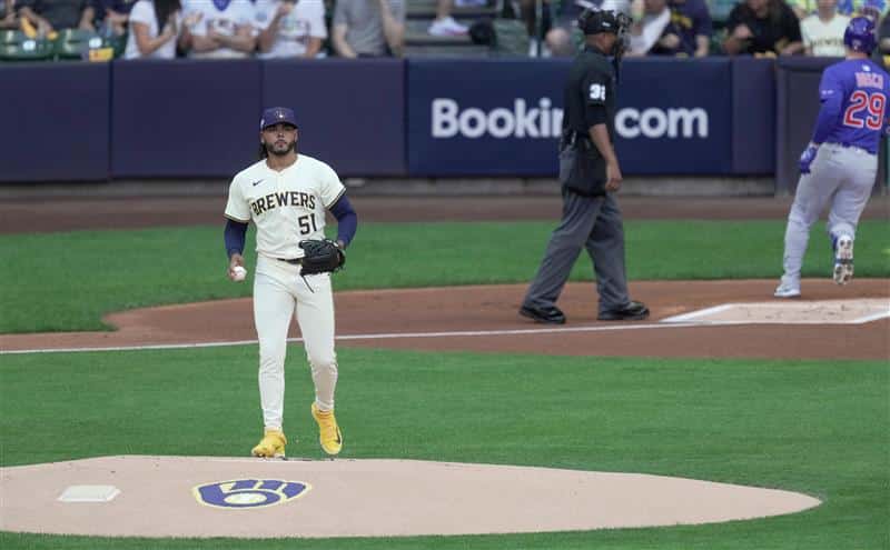 Freddy Peralta ties Brewers record in dominant Game 1 Win 3 Milwaukee Brewers starting pitcher Freddy Peralta reacts after allowing a lead-off home run to Michael Busch in Game 1 of the playoff series against the Chicago Cubs on Saturday, Oct. 4, 2025, at American Family Field.