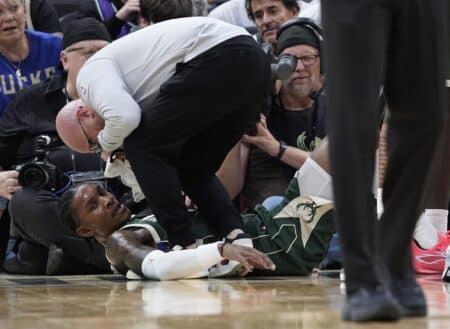 Bucks’ Doc Rivers fears bad ankle sprain for Kevin Porter Jr. after win Oct 22, 2025; Milwaukee, Wisconsin, USA; Milwaukee Bucks guard Kevin Porter Jr. (7) goes down in the first half against the Washington Wizards at Fiserv Forum. Mandatory Credit: Michael McLoone-Imagn Images