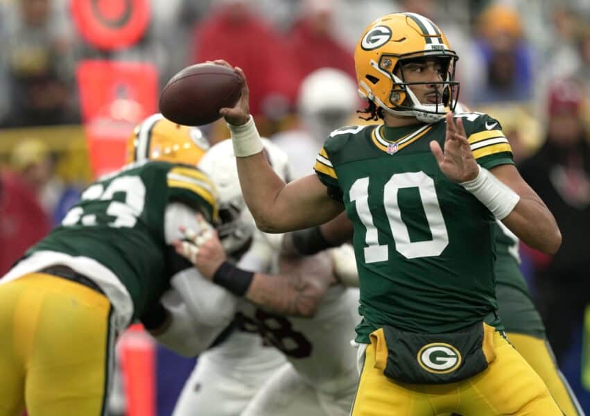 Six-hour flight delay disrupts Packers before Cardinals game 1 Six-hour Flight Delay Disrupts Packers Before Cardinals Game