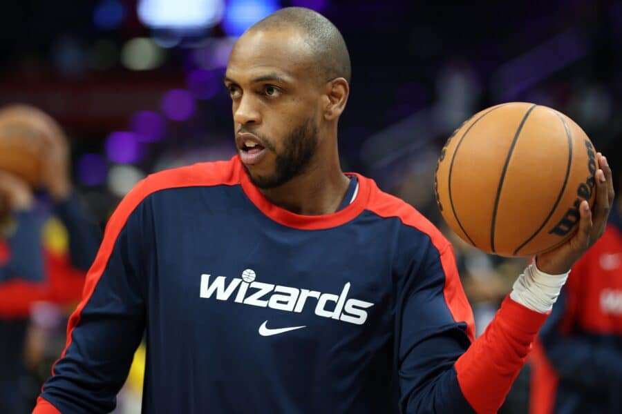 Former Bucks star Khris Middleton gets emotional tribute in Milwaukee return 1 wizards bucks khris middleton