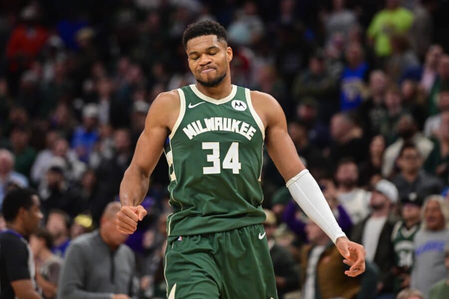 Bucks stand pat amid Giannis Antetokounmpo trade rumors 2 Nov 1, 2025; Milwaukee, Wisconsin, USA; Milwaukee Bucks forward Giannis Antetokounmpo (34) reacts after missing a shot late in the fourth quarter against the Sacramento Kings at Fiserv Forum. Mandatory Credit: Benny Sieu-Imagn Images