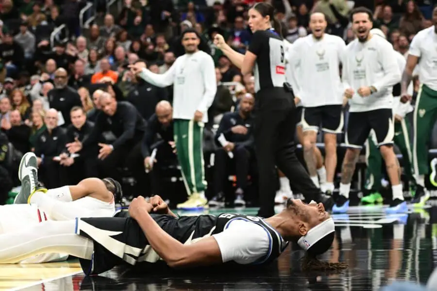 What Bucksโ Myles Turner did after crucial moment against Bulls has fans in state of disbelief Myles Turner, Milwaukee Bucks, Chicago Bulls