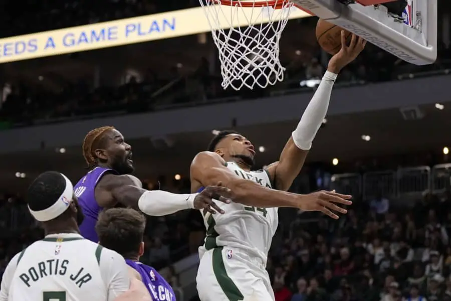 Giannis Antetokounmpo shuts down 1 possible reason behind Bucks’ loss to Lakers Giannis Antetokounmpo, Milwaukee Bucks, Los Angeles Lakers