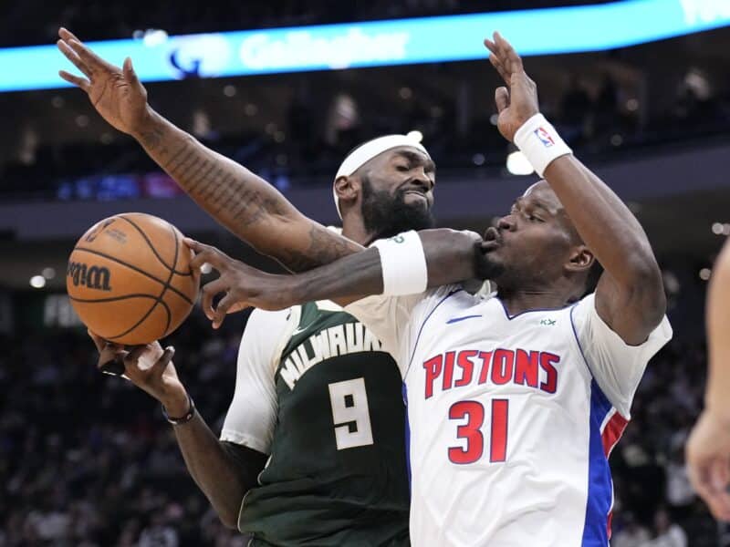 Bucks' Bobby Portis playing his way back into favor after rocky start 2 Milwaukee Bucks forward Bobby Portis (9) and Detroit Pistons guard Javonte Green (31) battle for the ball.