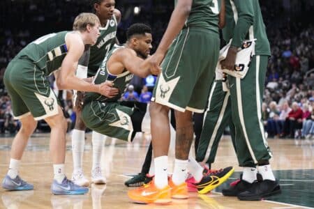 No words needed: Thanasis’ face sums up Giannis Antetokounmpo’s injury Giannis Antetokounmpo, Milwaukee Bucks, Detroit Pistons