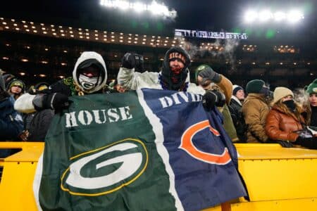 Packers catch strays during Bulls-Pelicans game Green Bay Packers, Chicago Bears, Green Bay Packers fans, Packers fans