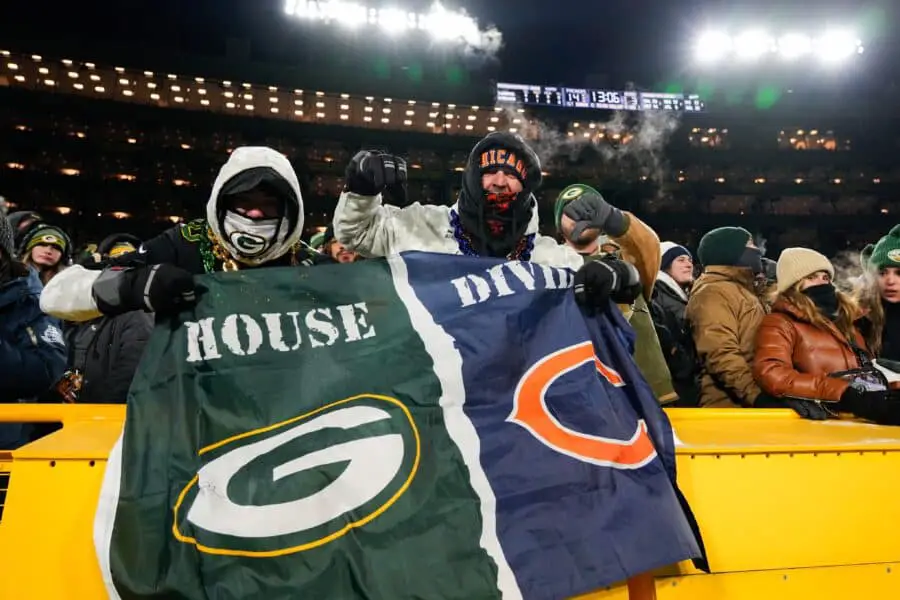 Packers catch strays during Bulls-Pelicans game Green Bay Packers, Chicago Bears, Green Bay Packers fans, Packers fans