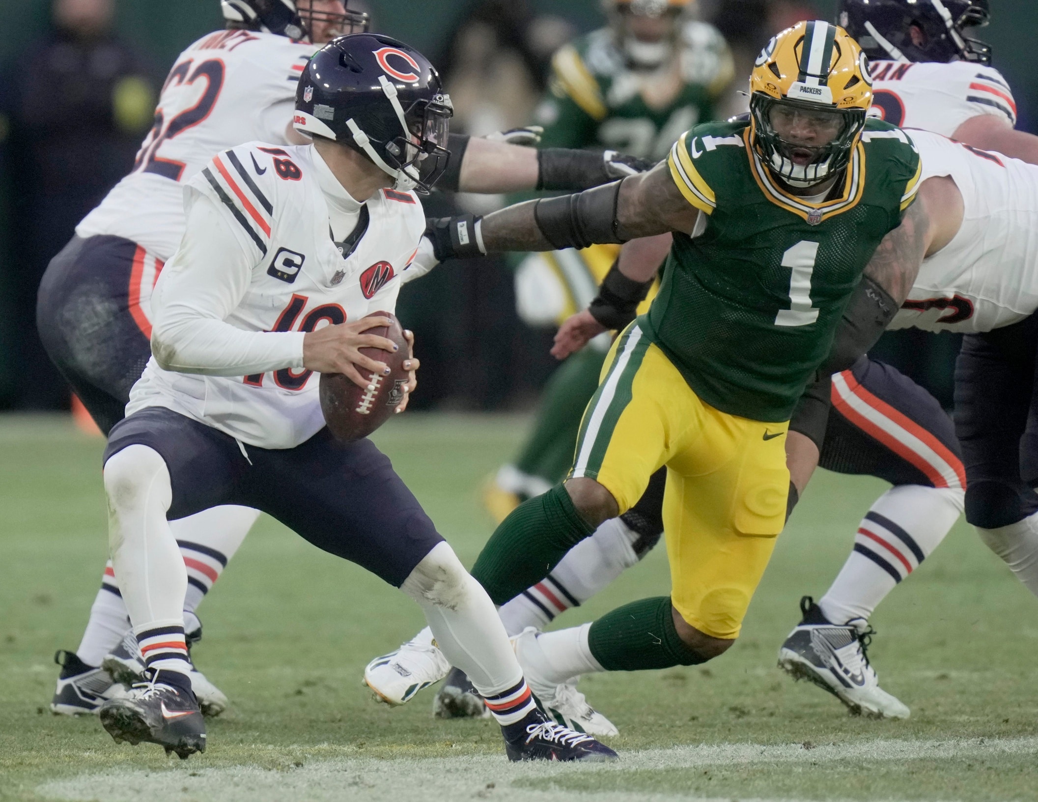 Packers' Micah Parsons reveals blunt warning he told Bears' Caleb Williams in Week 14 1 Micah Parsons, Green Bay Packers, Caleb Williams, Chicago Bears