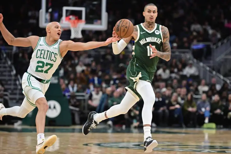 Bucks’ Kyle Kuzma breaks out largely obsolete basketball move during game Kyle Kuzma, Milwaukee Bucks, Boston Celtics