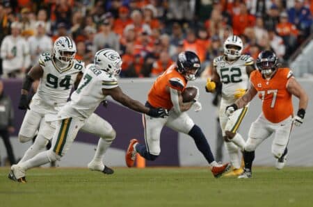 Packers’ defeat leads to huge Broncos flex that sparked strong social media buzz Dec 14, 2025; Denver, Colorado, USA; Denver Broncos tight end Evan Engram (1) runs for a gain past Green Bay Packers linebacker Quay Walker (7) during the third quarter at Empower Field at Mile High. Mandatory Credit: Isaiah J. Downing-Imagn Images