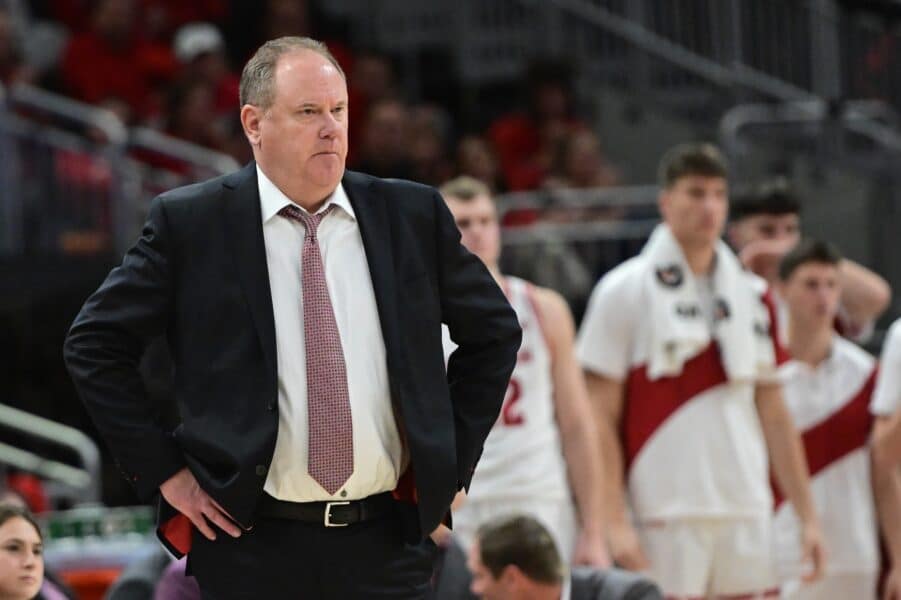 Wisconsin Badgers extend winning streak following thrilling 78-75 Minnesota clash 2 Wisconsin Badgers head coach Greg Gard l