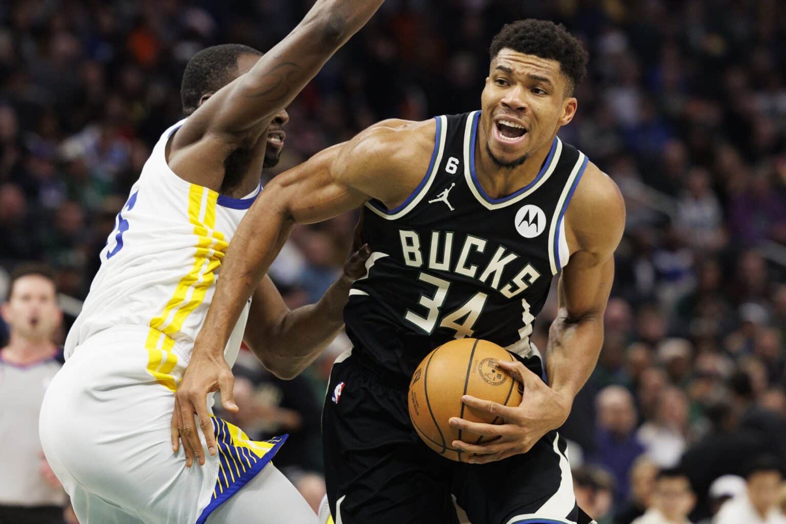 Insider reveals only Giannis Antetokounmpo can trigger a Draymond Green trade Dec 13, 2022; Milwaukee, Wisconsin, USA; Milwaukee Bucks forward Giannis Antetokounmpo (34) drives for the basket around Golden State Warriors forward Draymond Green (23) during the third quarter at Fiserv Forum. Mandatory Credit: Jeff Hanisch-Imagn Images