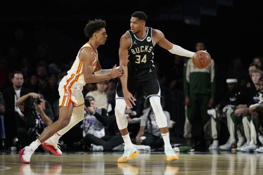 Insider reveals Hawks’ untouchable piece amid Giannis Antetokounmpo rumors Dec 14, 2024; Las Vegas, Nevada, USA; Milwaukee Bucks forward Giannis Antetokounmpo (34) controls the ball against Atlanta Hawks forward Jalen Johnson (1) during the first quarter in a semifinal of the 2024 Emirates NBA Cup at T-Mobile Arena. Mandatory Credit: Kyle Terada-Imagn Images