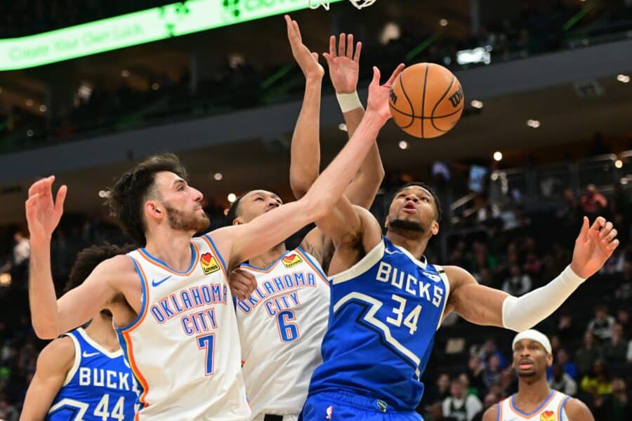 Bucks make huge Giannis Antetokounmpo announcement just before Thunder game Milwaukee Bucks forward Giannis Antetokounmpo (34) reaches for the ball against Oklahoma City Thunder center Chet Holmgren (7) and forward Jaylin Williams (6) in the fourth quarter at Fiserv Forum.