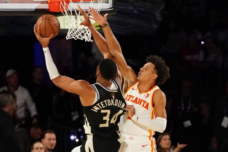 Insider reveals Hawks’ untouchable piece amid Giannis Antetokounmpo rumors 1 Dec 14, 2024; Las Vegas, Nevada, USA; Milwaukee Bucks forward Giannis Antetokounmpo (34) shoots against Atlanta Hawks forward Jalen Johnson (1) during the first half in a semifinal of the 2024 Emirates NBA Cup at T-Mobile Arena. Mandatory Credit: Kyle Terada-Imagn Images