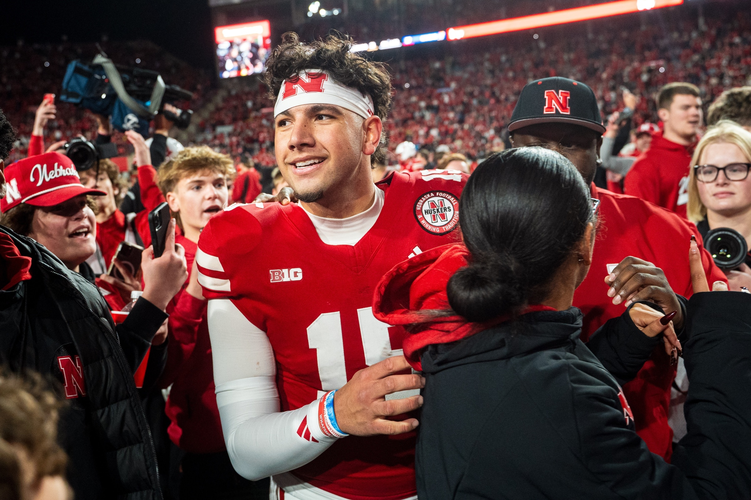 Breaking: Badgers Fans See Dylan Raiola Transfer To Another Big Ten Rival (Report) 2 Nov 23, 2024; Lincoln, Nebraska, USA; Nebraska Cornhuskers quarterback Dylan Raiola (15) walks off as fans rush the field after defeating the Wisconsin Badgers at Memorial Stadium. Mandatory Credit: Dylan Widger-Imagn Images
