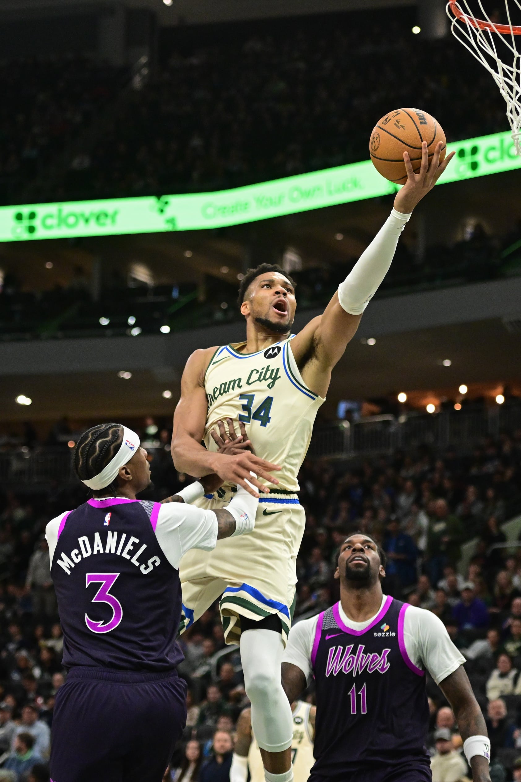 Milwaukee Bucks: Giannis Antetokounmpo pops up on injury report with sudden injury after 139-106 loss 1 Milwaukee Bucks, Giannis Antetokounmpo