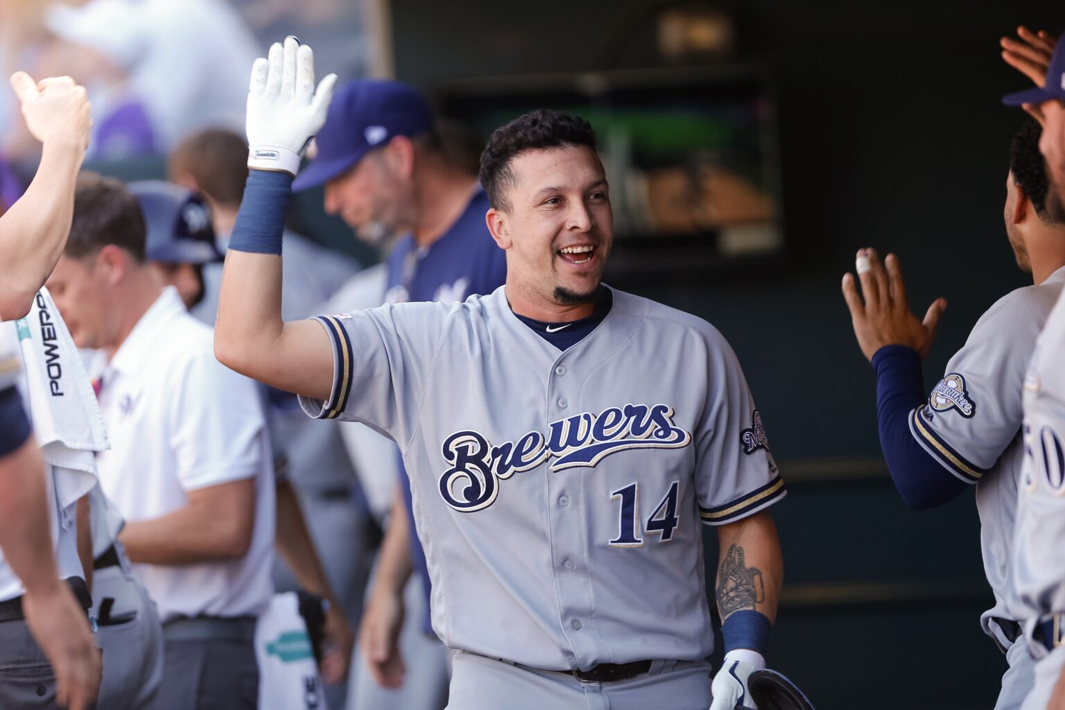 Former Brewers super utility man turning heads in LVBP Milwaukee Brewers, Brewers News, Hernan Perez