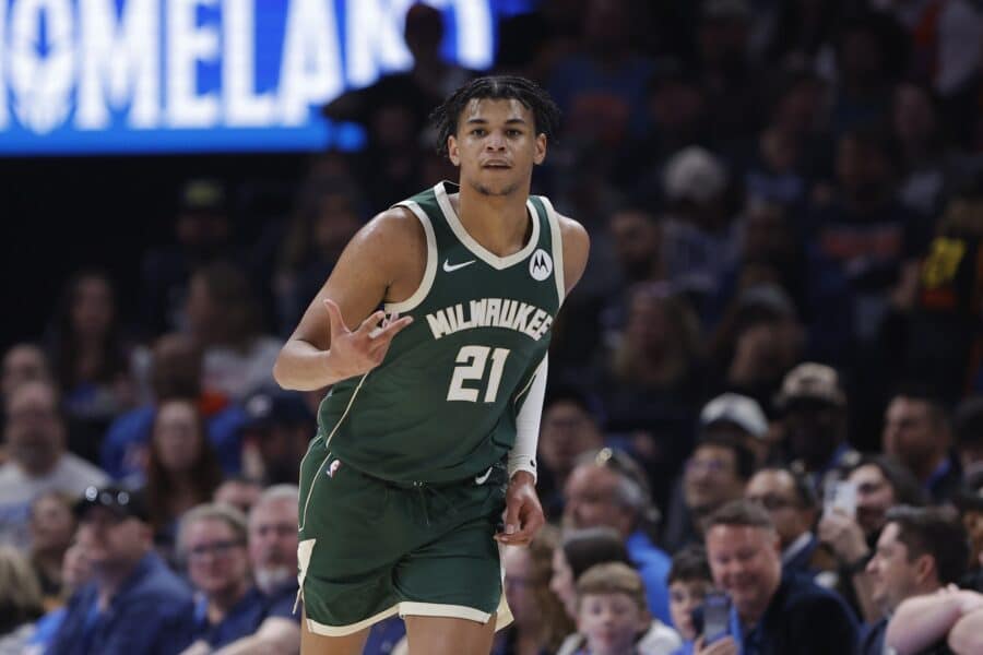 Darvin Ham marvels at promise Bucks’ trade pickup has already shown through 3 games: “We found a jewel” Feb 12, 2026; Oklahoma City, Oklahoma, USA; Milwaukee Bucks forward Ousmane Dieng (21) gestures after scoring against the Oklahoma City Thunder during the second half at Paycom Center. Mandatory Credit: Alonzo Adams-Imagn Images